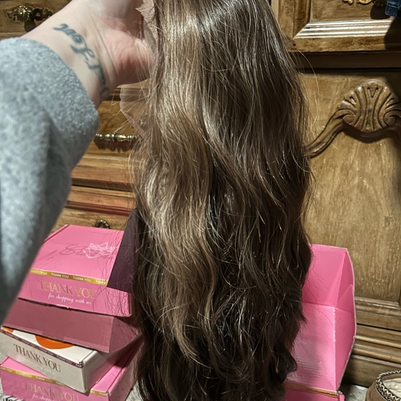 ✨Chelsey Smith 👑 - “Summer Becky” in Soft Brunette - NWT - Picture 2 of 7